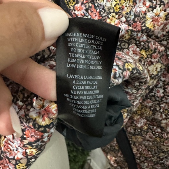 Blank NYC Quilted Floral Jacket Zipper Small NWT Crop Puffy Boxy Small - Picture 9 of 10